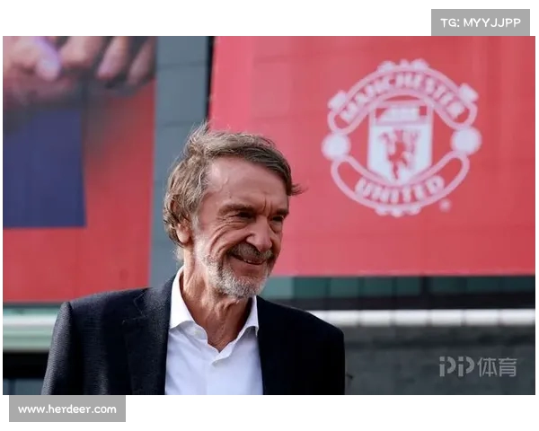 谢什科转会曼联已完成 正在参加卡灵顿训练基地揭幕仪式 谢什科转会曼联已完成 正在参加卡灵顿训练基地揭幕仪式